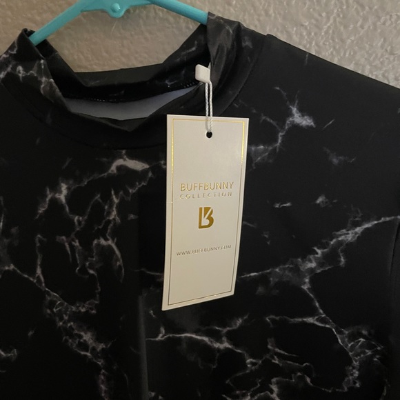 Limitless Mock Neck Top NWT - Picture 3 of 4